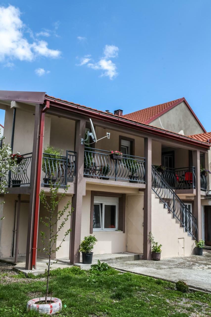 Apartman Kaca سيتينيي المظهر الخارجي الصورة